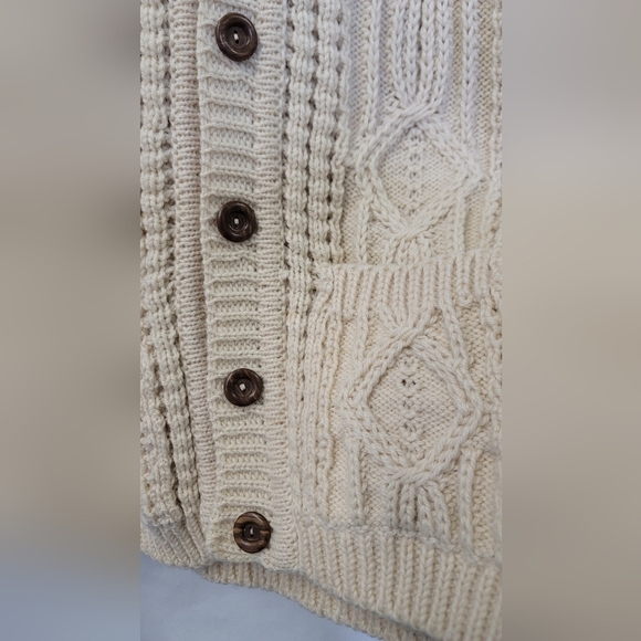 Gaeltarra Hand loomed  Aran 100% wool cable knit  cardigan sweater - Picture 4 of 12